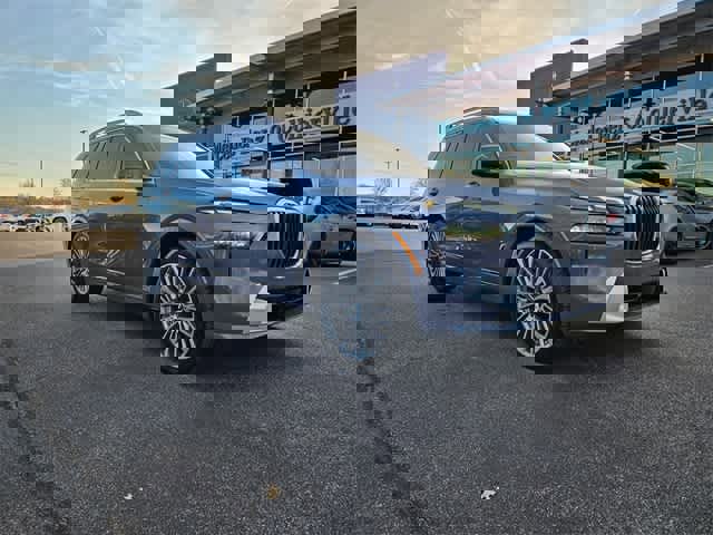Used 2024 BMW X7 xDrive40i image 8