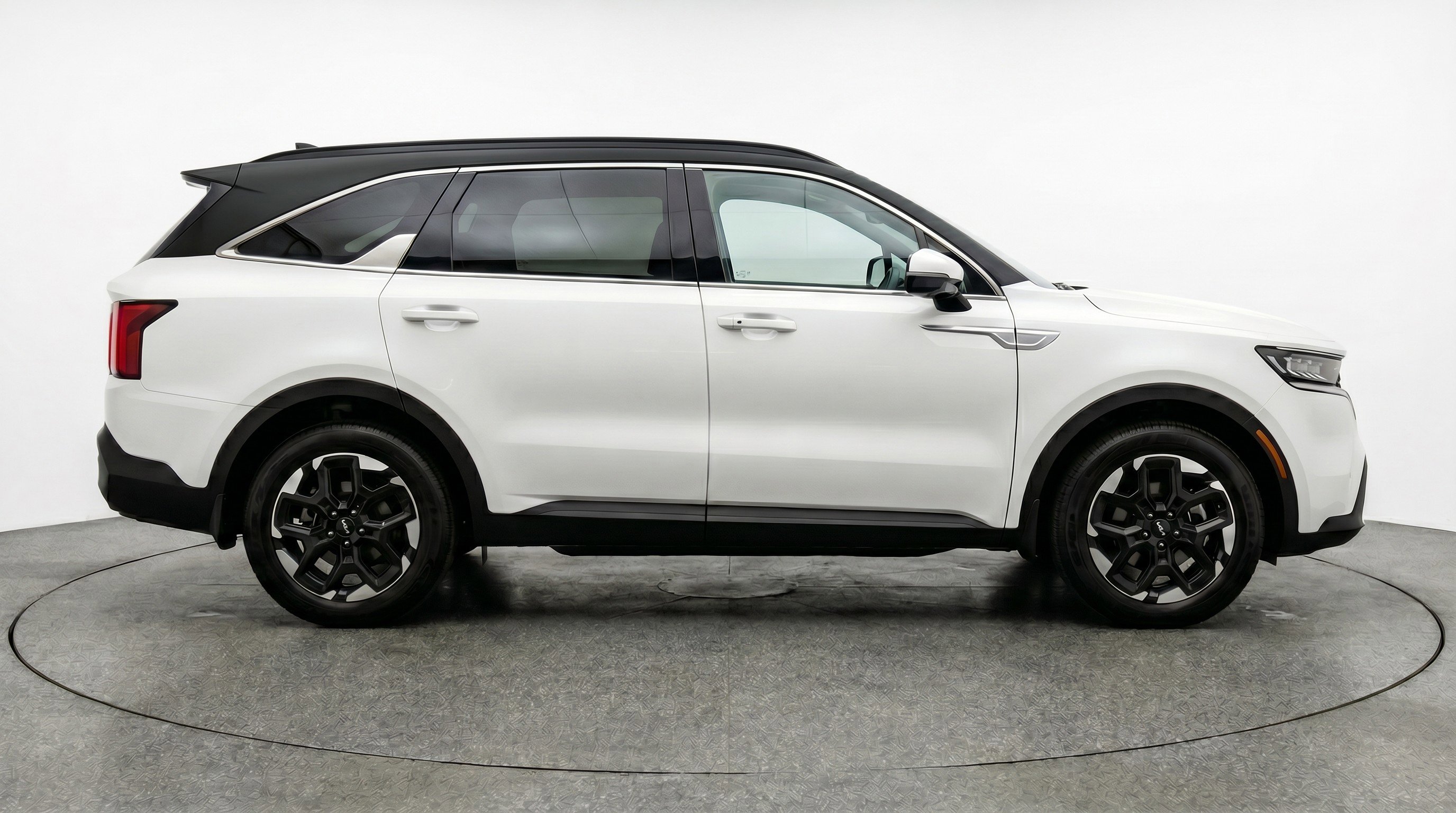 Used 2024 Kia Sorento S AWD/4WD image 11