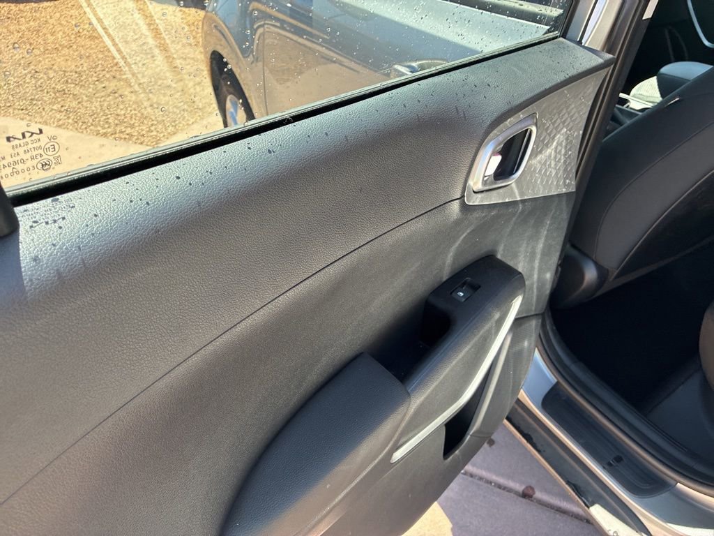 Used 2025 Kia Soul LX FWD image 16