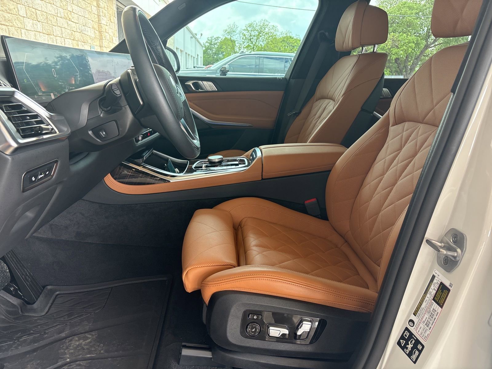 Used 2026 BMW X7 xDrive40i w/ Premium Package AWD/4WD image 15