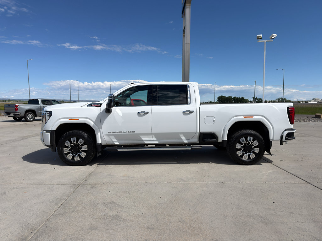 Used 2024 GMC Sierra 2500 Denali AWD/4WD image 2