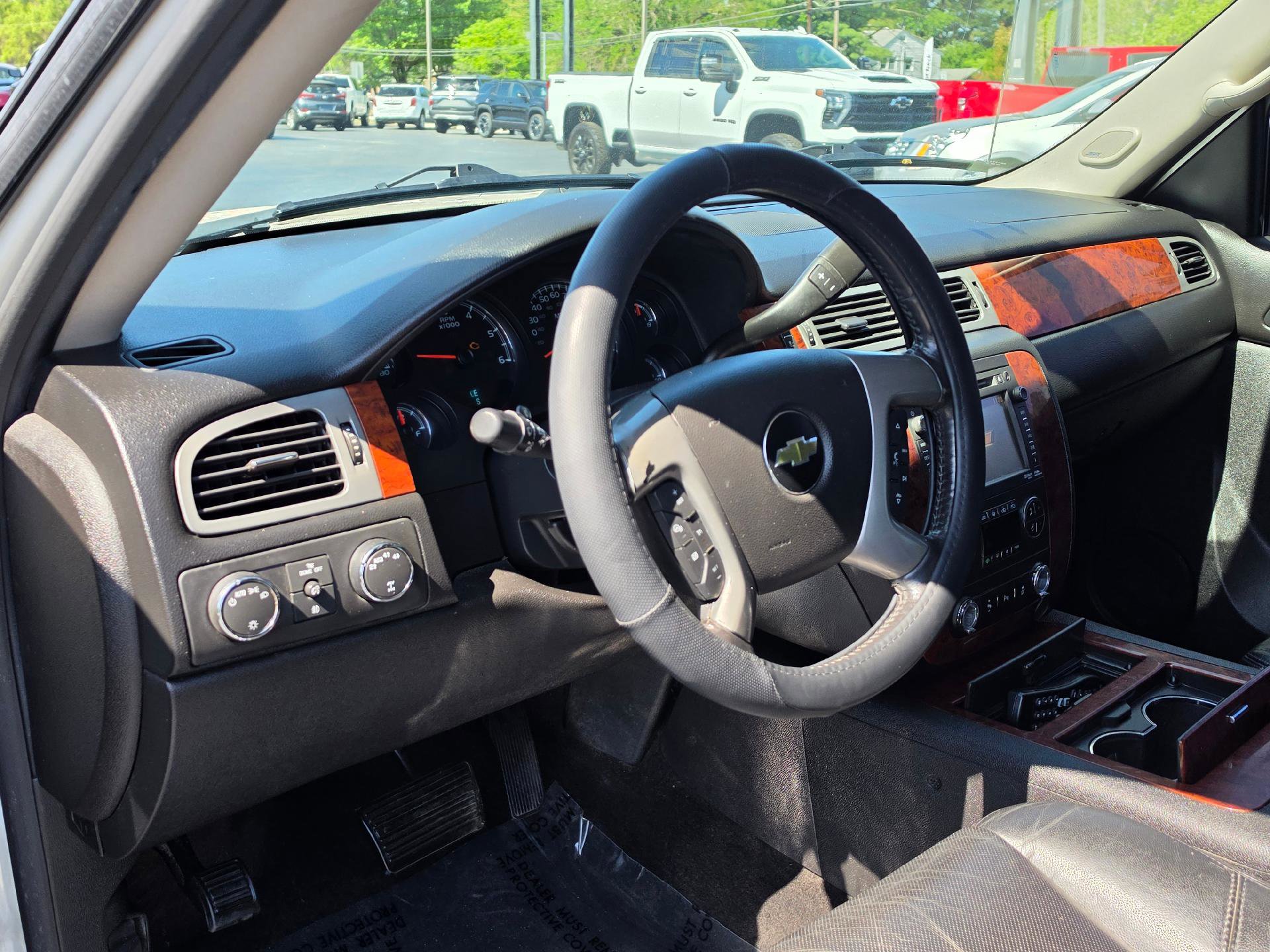 Used 2012 Chevrolet Avalanche LTZ AWD/4WD image 7