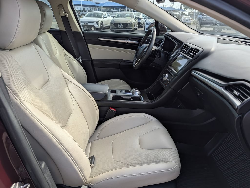 Used 2018 Ford Fusion Titanium FWD image 32