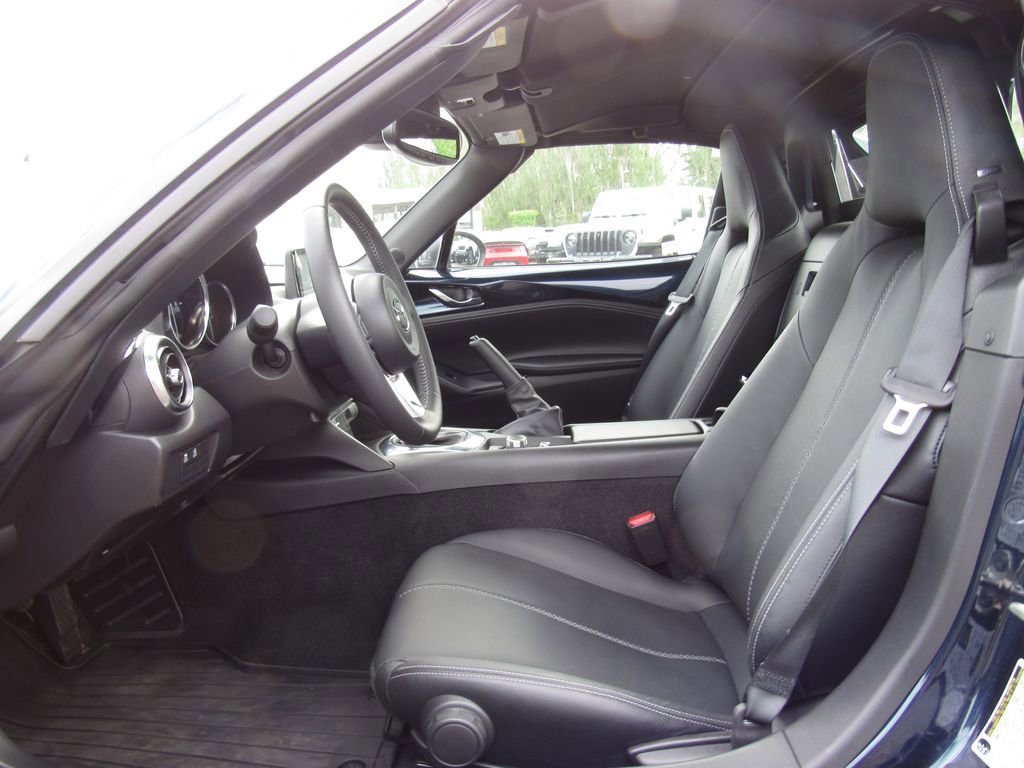 Used 2021 MAZDA MX-5 Miata RF Grand Touring RWD image 10
