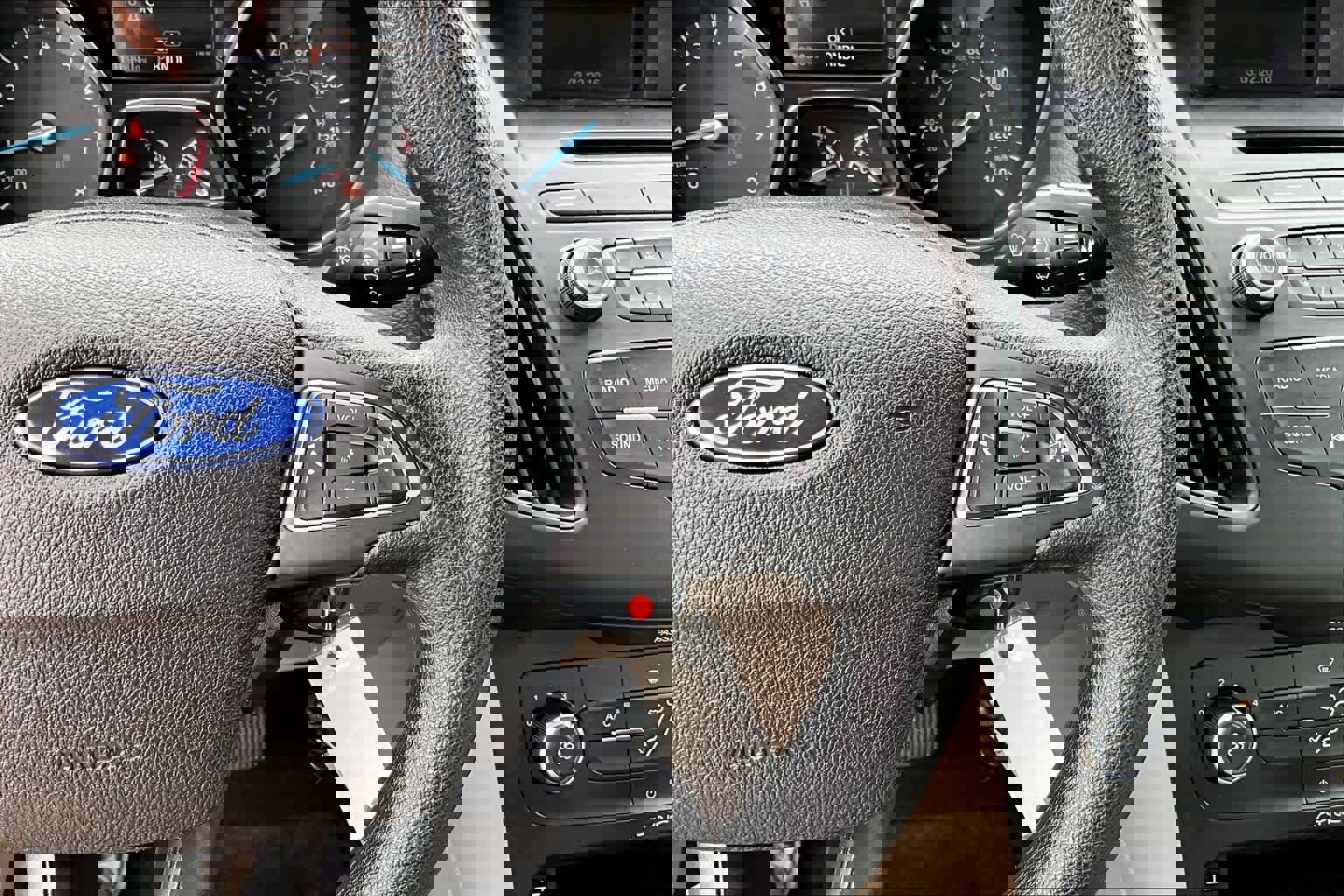 Used 2015 Ford Focus SE image 25