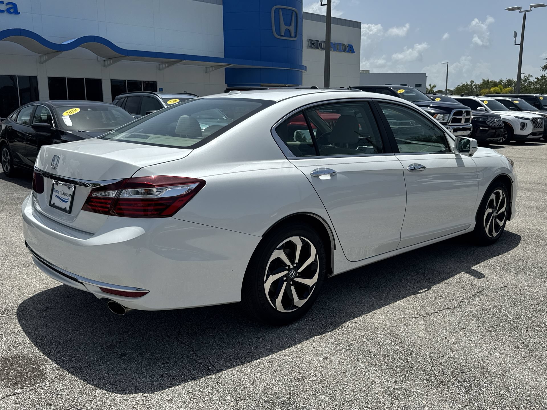 Used 2017 Honda Accord EX image 6