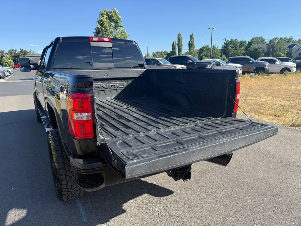 Used 2018 GMC Sierra 3500 Denali w/ Suspension Package, Off-Road AWD/4WD image 13