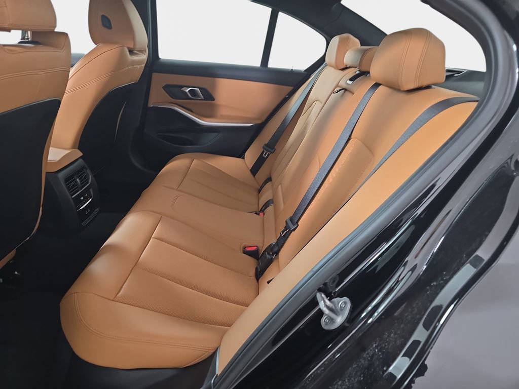 Used 2025 BMW 330i xDrive Sedan w/ Premium Package image 17