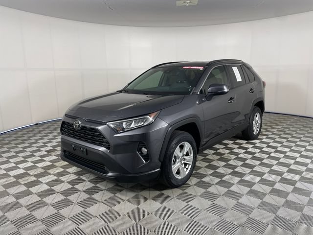 Used 2021 Toyota RAV4 XLE w/ Convenience Package FWD image 1
