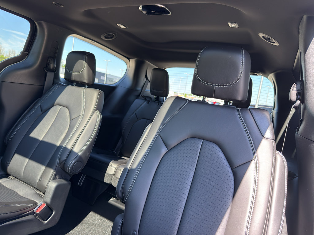 New 2027 Chrysler Pacifica Select w/ Family Tech Group AWD/4WD image 33