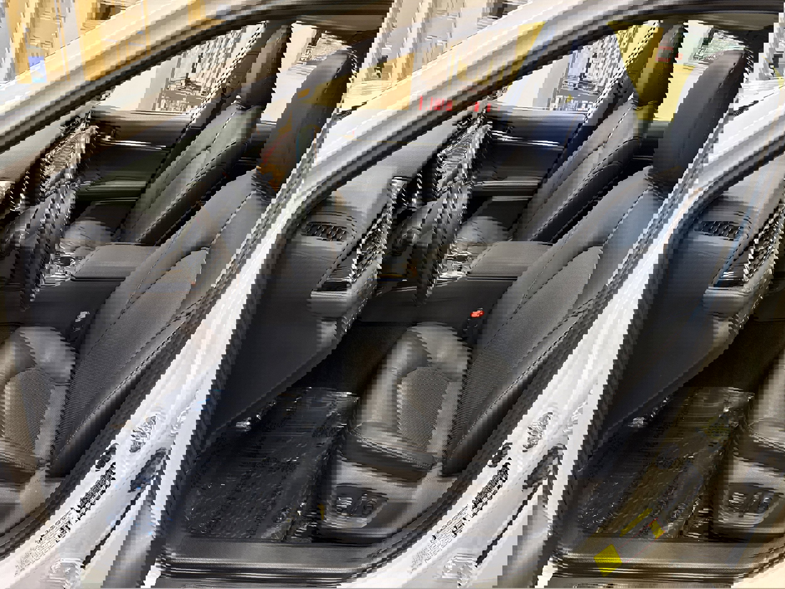 Used 2020 Toyota Camry XLE image 6