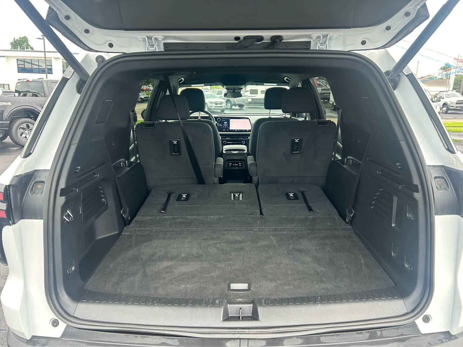 Used 2025 Chevrolet Traverse LT image 7