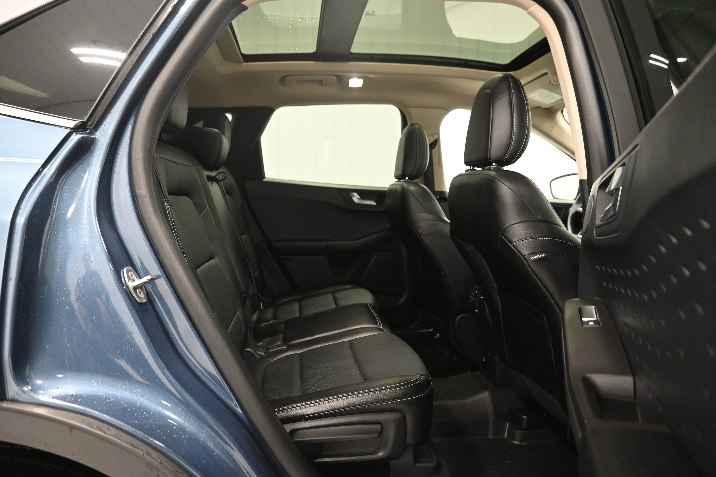 Used 2020 Ford Escape Titanium w/ Titanium Premium Package 2.0 AWD/4WD image 32