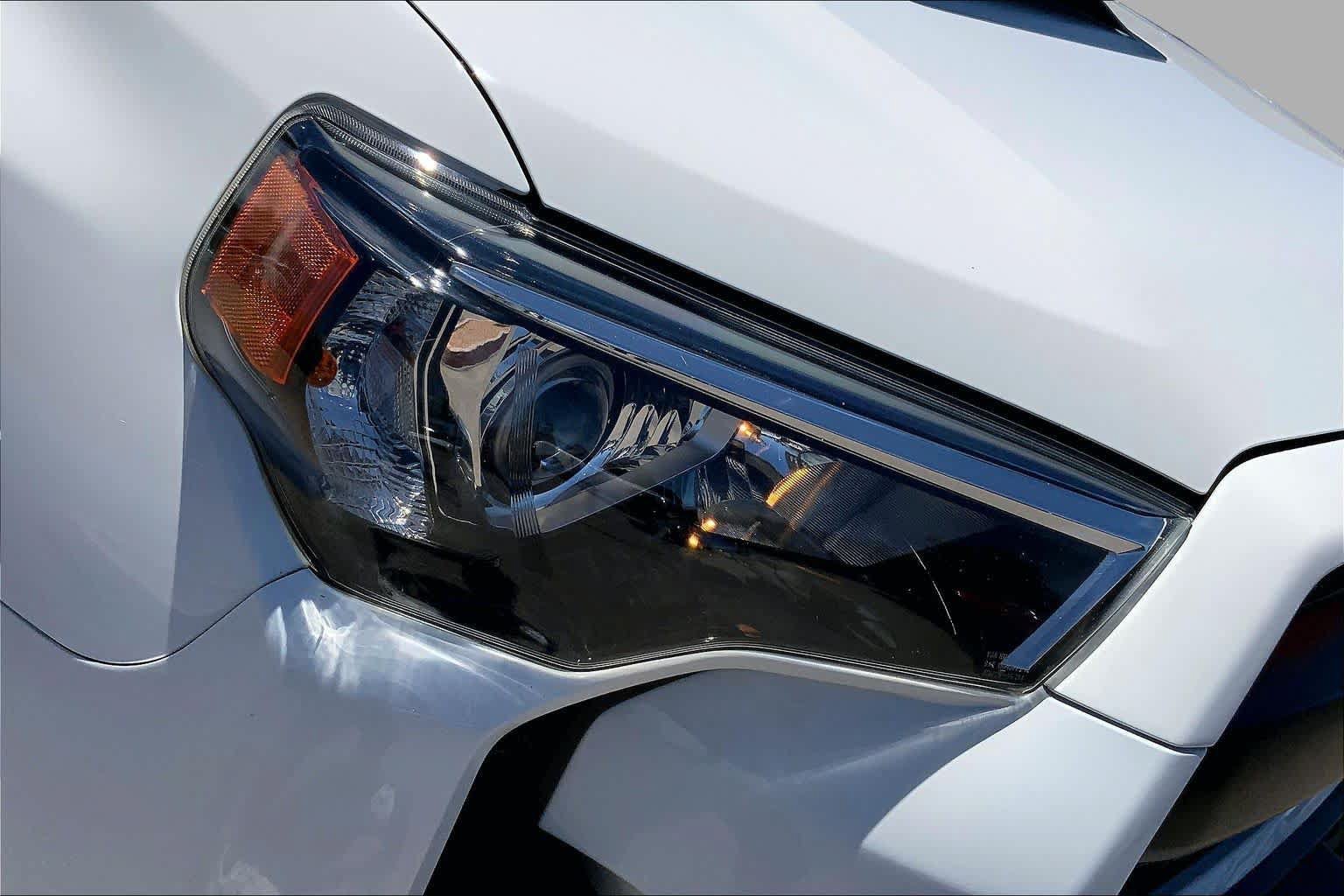 Used 2019 Toyota 4Runner SR5 AWD/4WD image 27