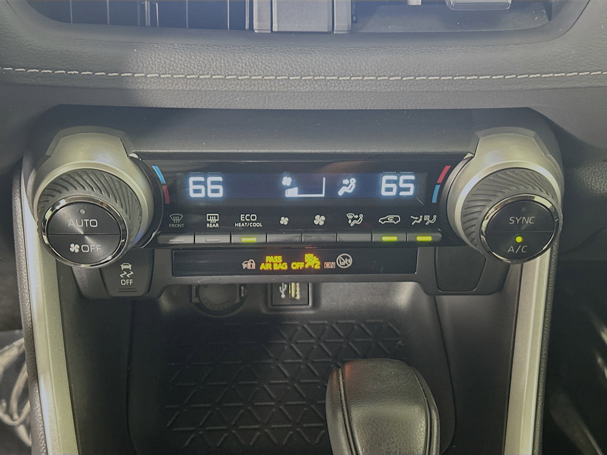 Used 2024 Toyota RAV4 LE AWD/4WD image 22