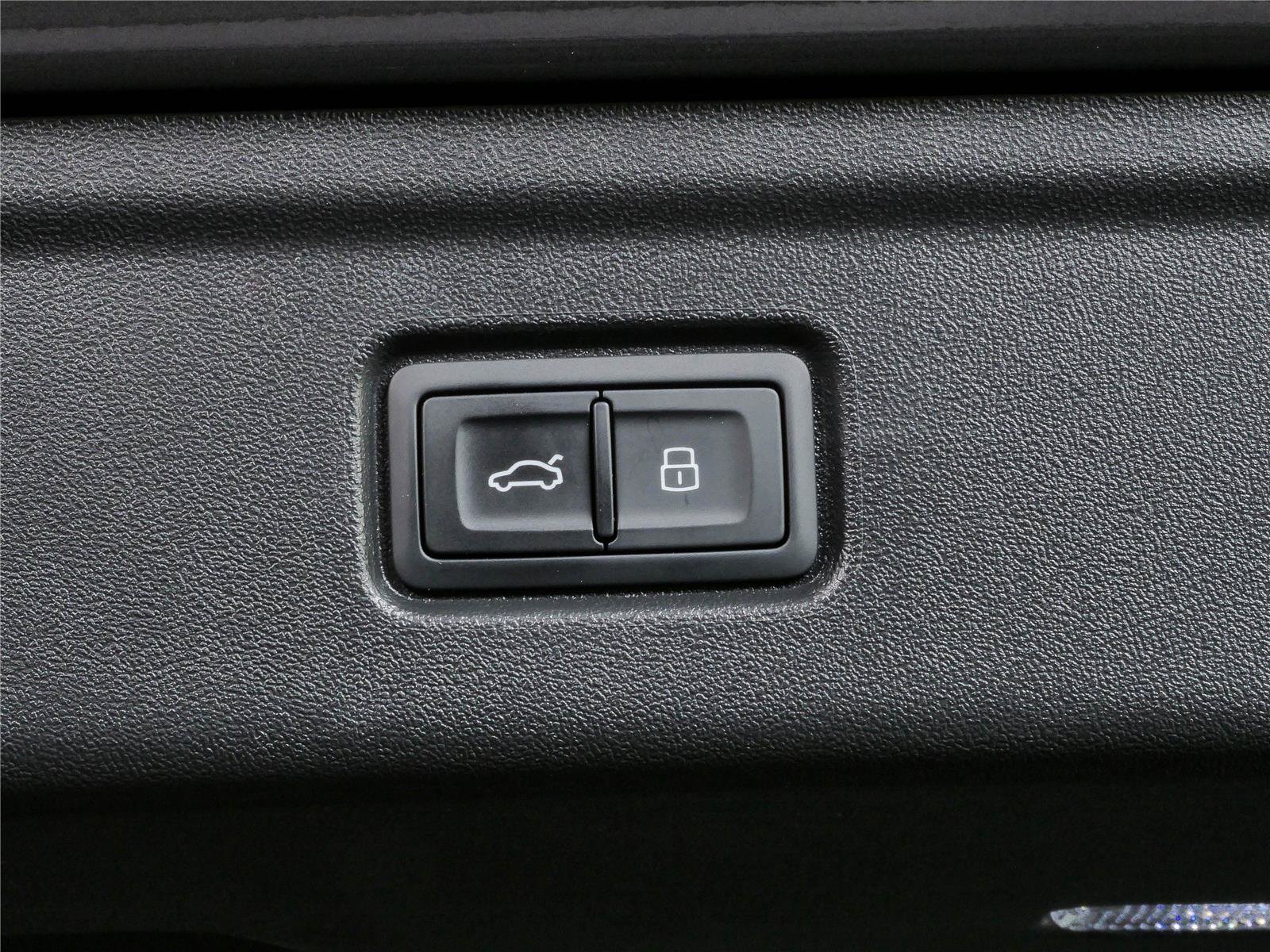 Used 2025 Audi A6 e-tron Premium w/ Ultra Package RWD image 31