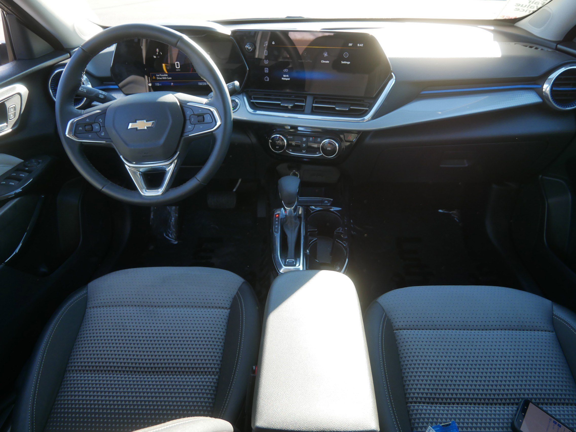 Used 2025 Chevrolet Trax LT w/ LT Convenience Package image 10