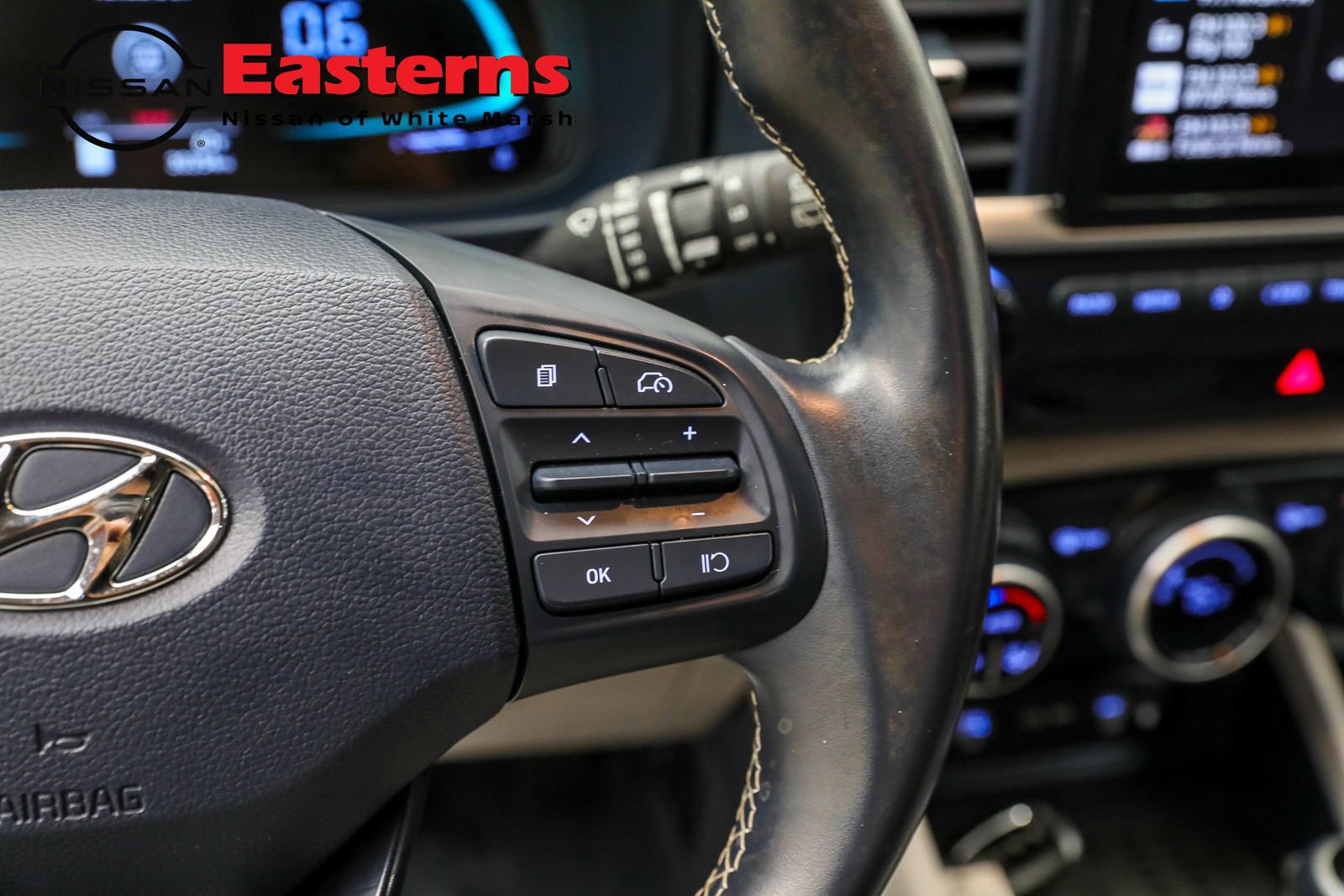 Used 2023 Hyundai Venue Limited image 25