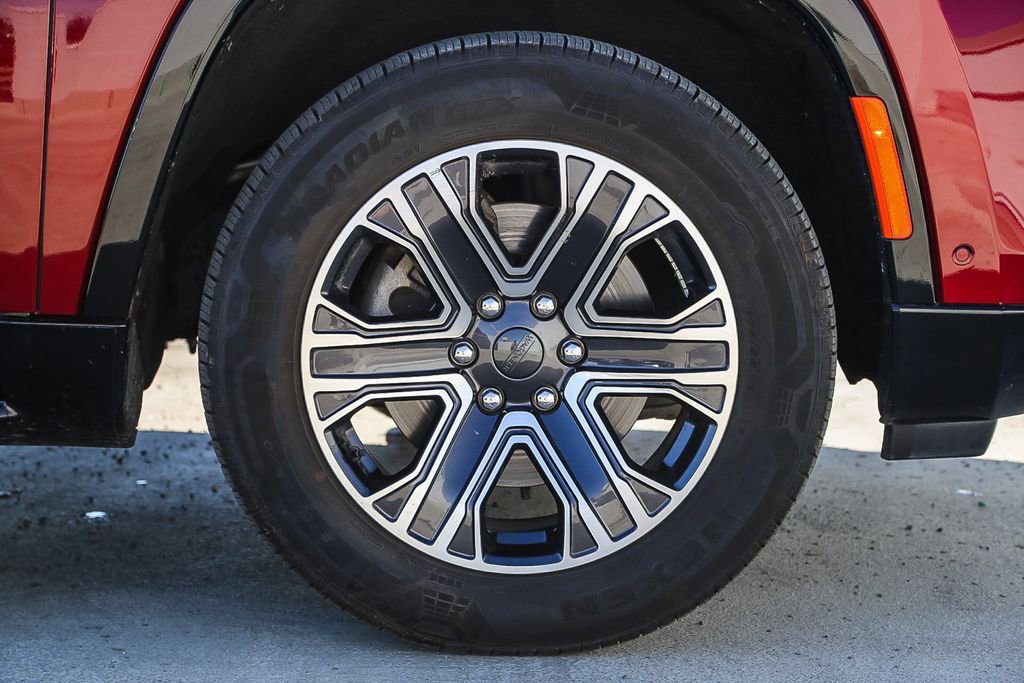 Used 2024 Jeep Wagoneer L Series II image 11