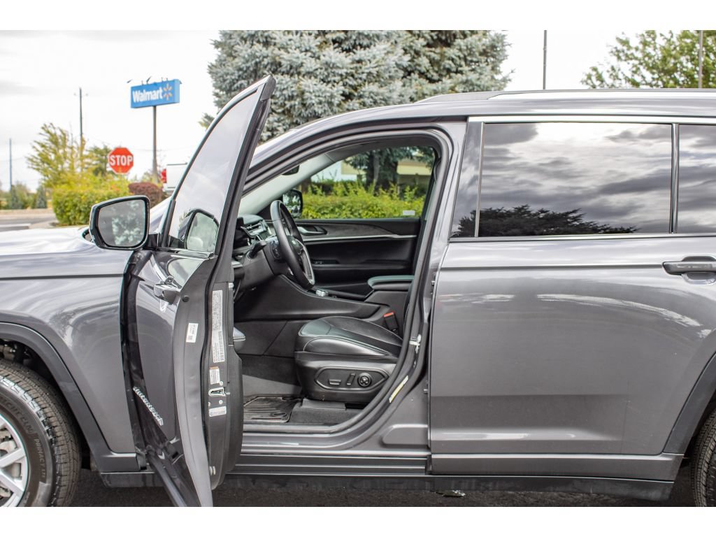 Used 2022 Jeep Grand Cherokee L Limited w/ Trailer Tow Group (B) AWD/4WD image 27