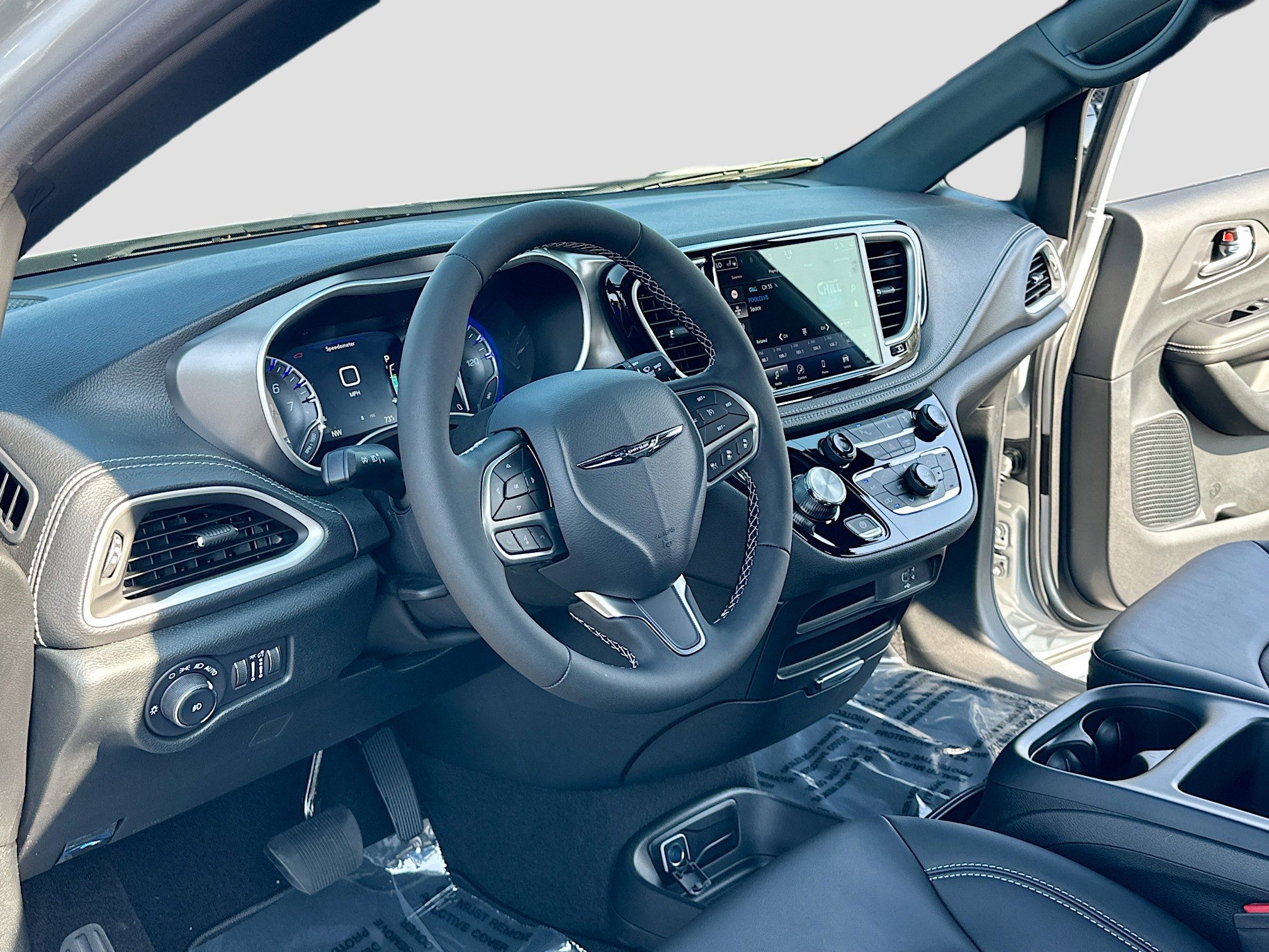 New 2026 Chrysler Pacifica Select image 4