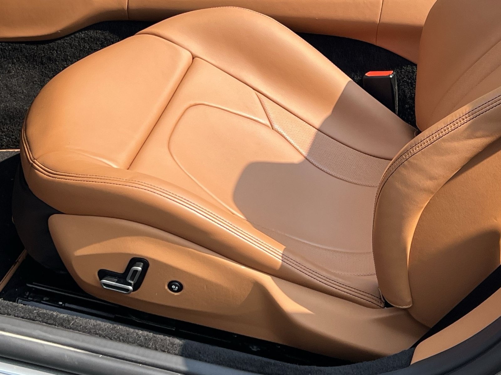 Used 2020 Ferrari Portofino RWD image 19