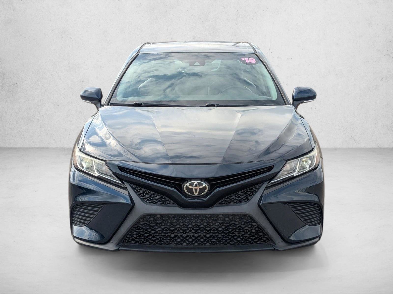 Used 2018 Toyota Camry SE w/ Convenience Package FWD image 2