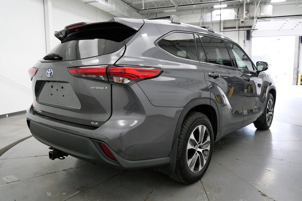 Used 2021 Toyota Highlander XLE AWD/4WD image 7
