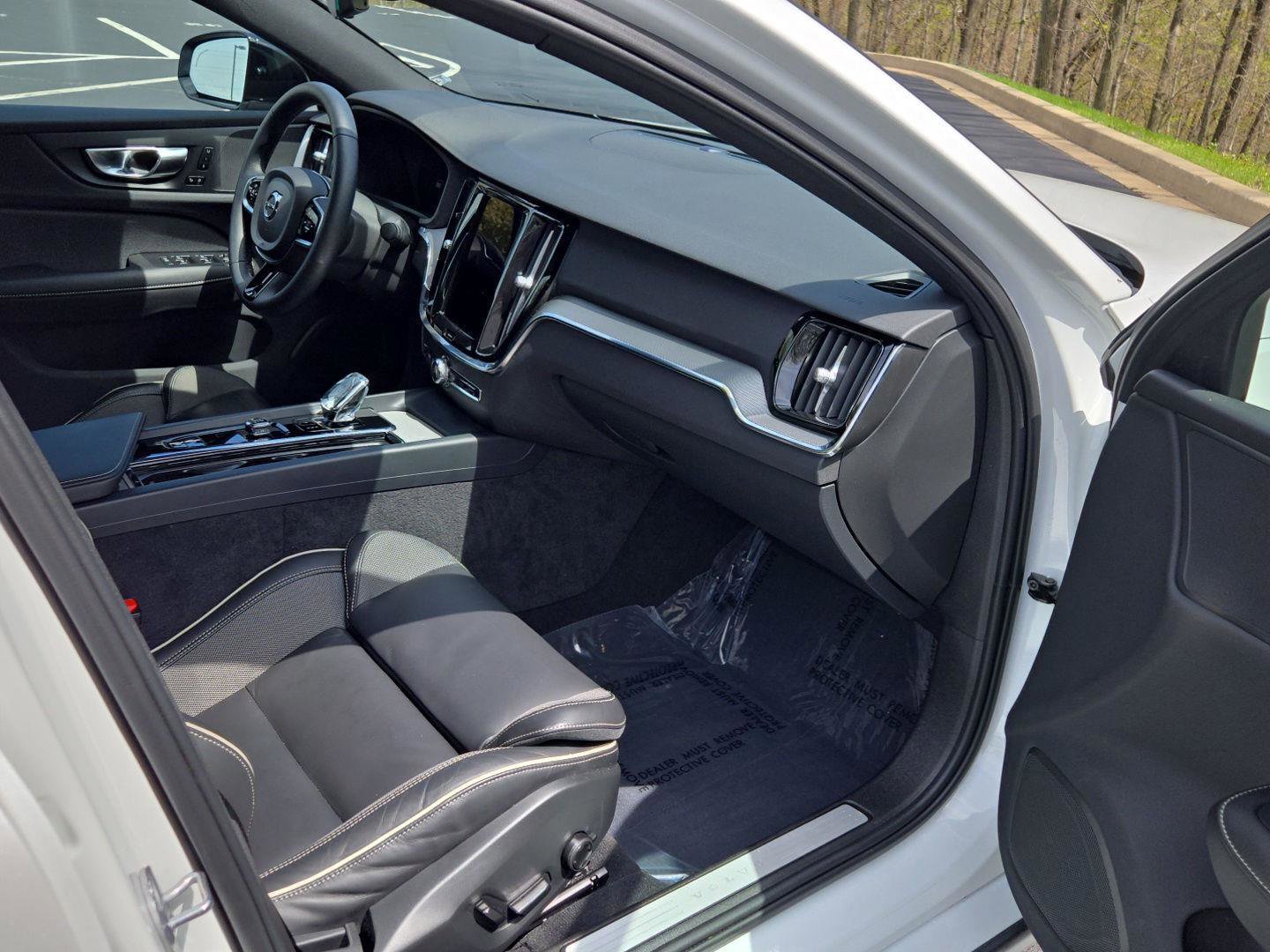 Used 2024 Volvo S60 B5 Plus w/ Protection Package Premier image 24