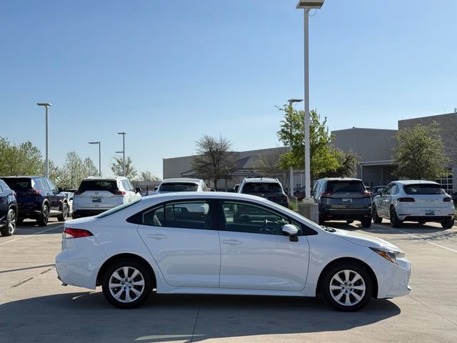 Used 2025 Toyota Corolla LE FWD image 4