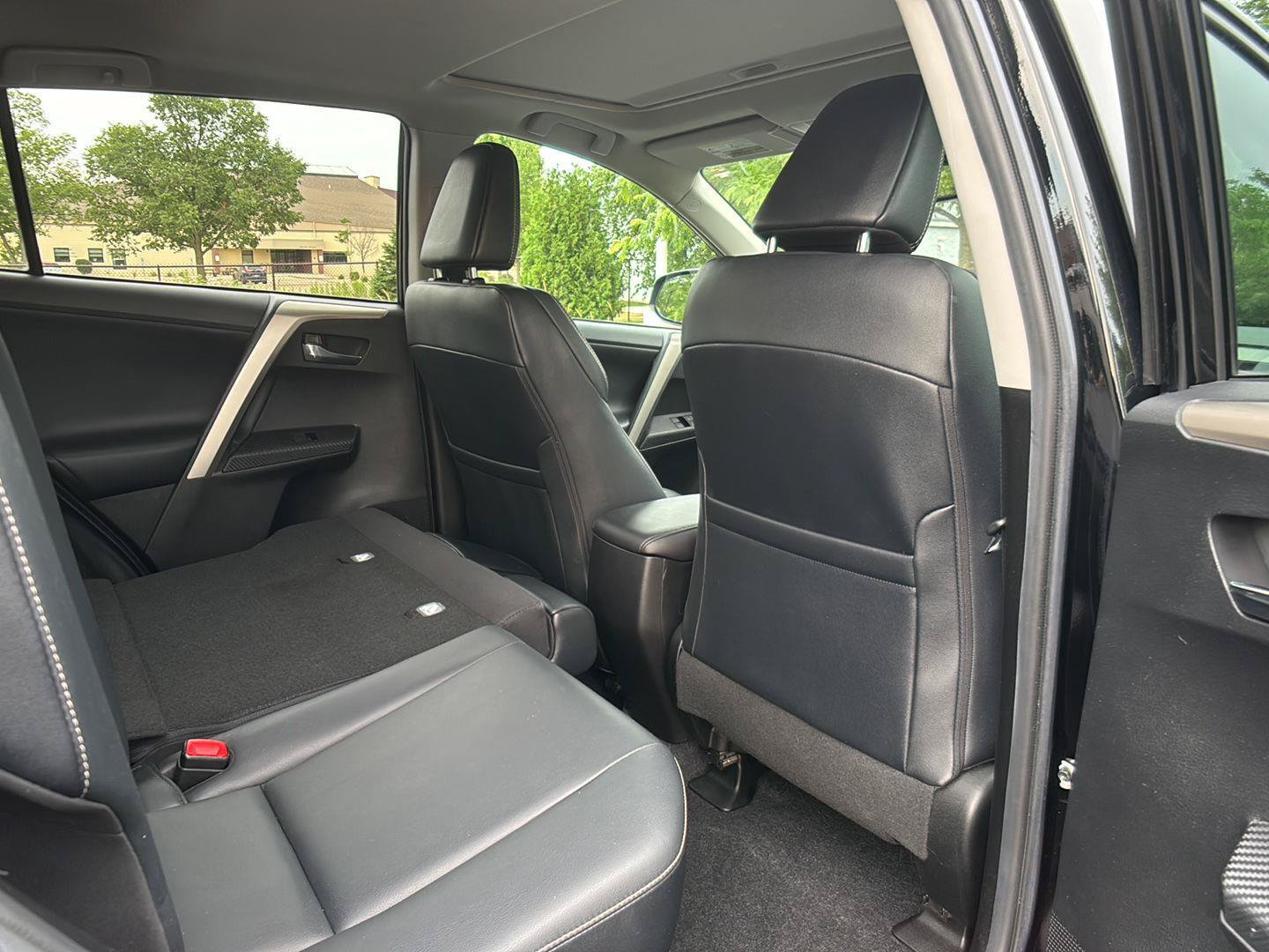 Used 2015 Toyota RAV4 Limited w/ Technology Package AWD/4WD image 19