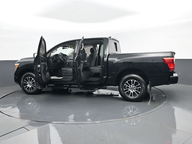 Used 2024 Nissan Titan SV image 29