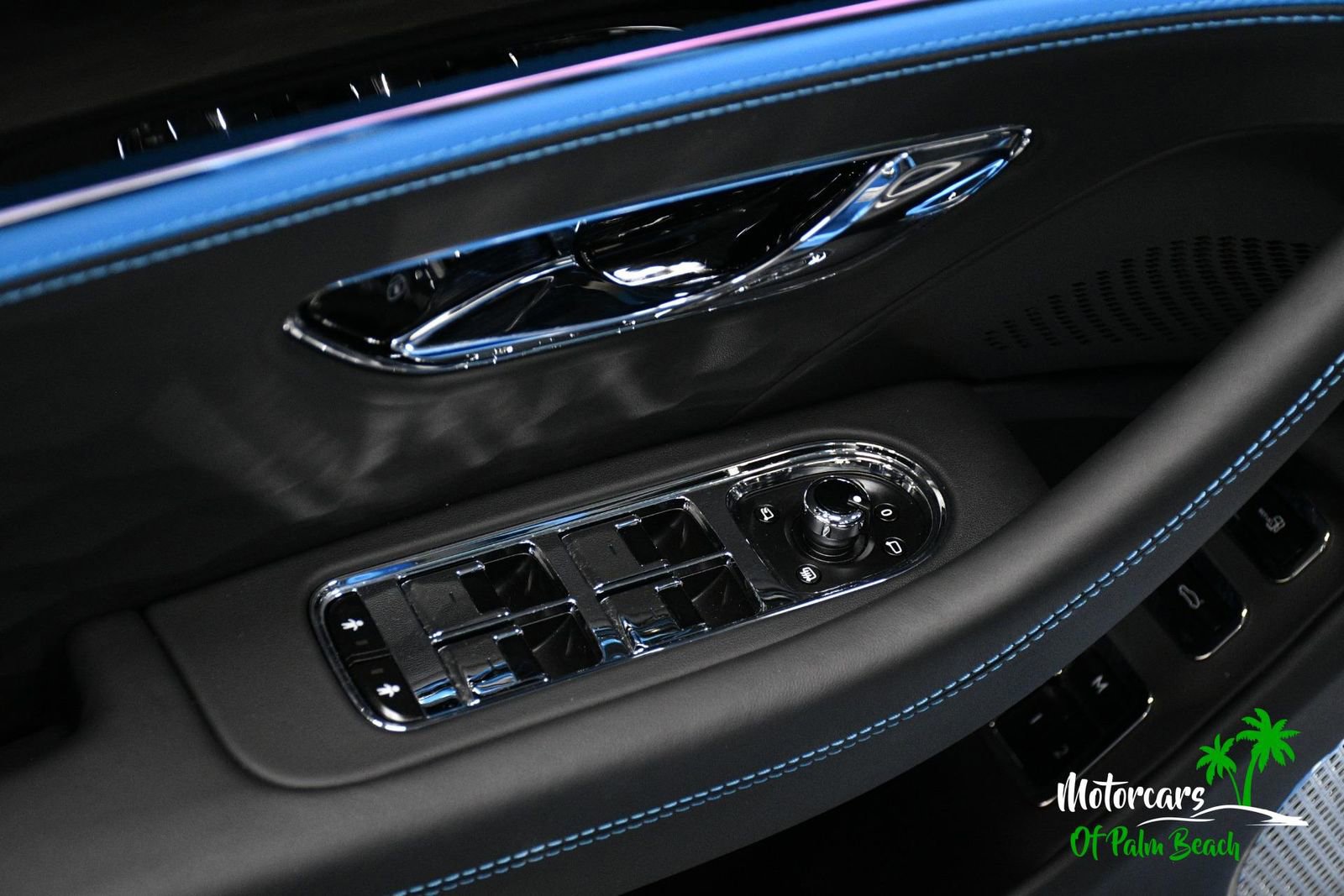 Used 2025 Bentley Flying Spur Plug-In Hybrid image 19