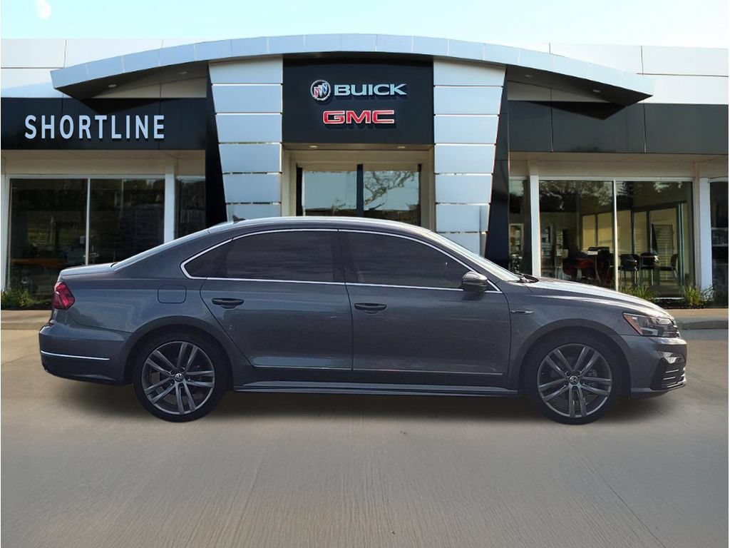 Used 2017 Volkswagen Passat 1.8T R-Line FWD image 2