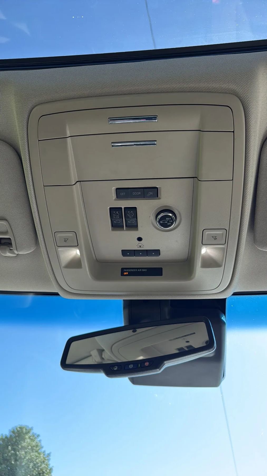 Used 2019 Chevrolet Tahoe LT w/ LT Signature Package AWD/4WD image 37