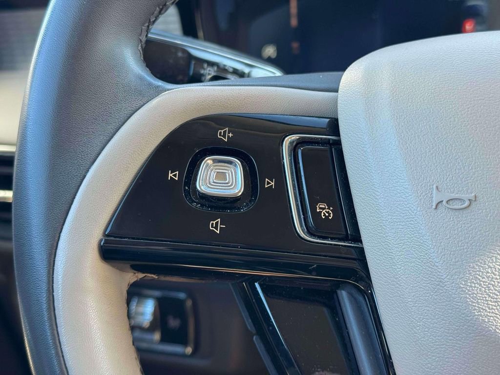 Used 2023 Lincoln Corsair AWD w/ Rear Removable Package Tray image 20