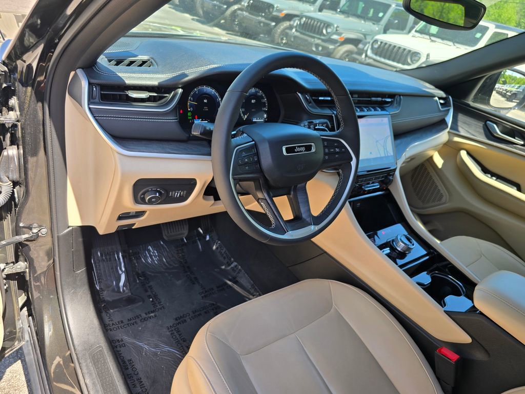 Used 2023 Jeep Grand Cherokee L Limited AWD/4WD image 26