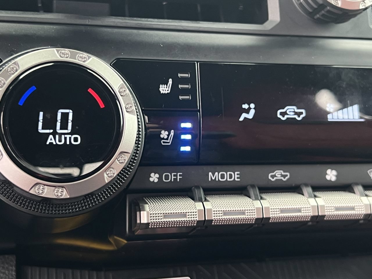 Used 2025 Toyota Tacoma TRD Pro AWD/4WD image 21