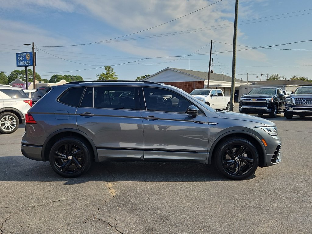 Used 2023 Volkswagen Tiguan SE R-Line FWD image 8