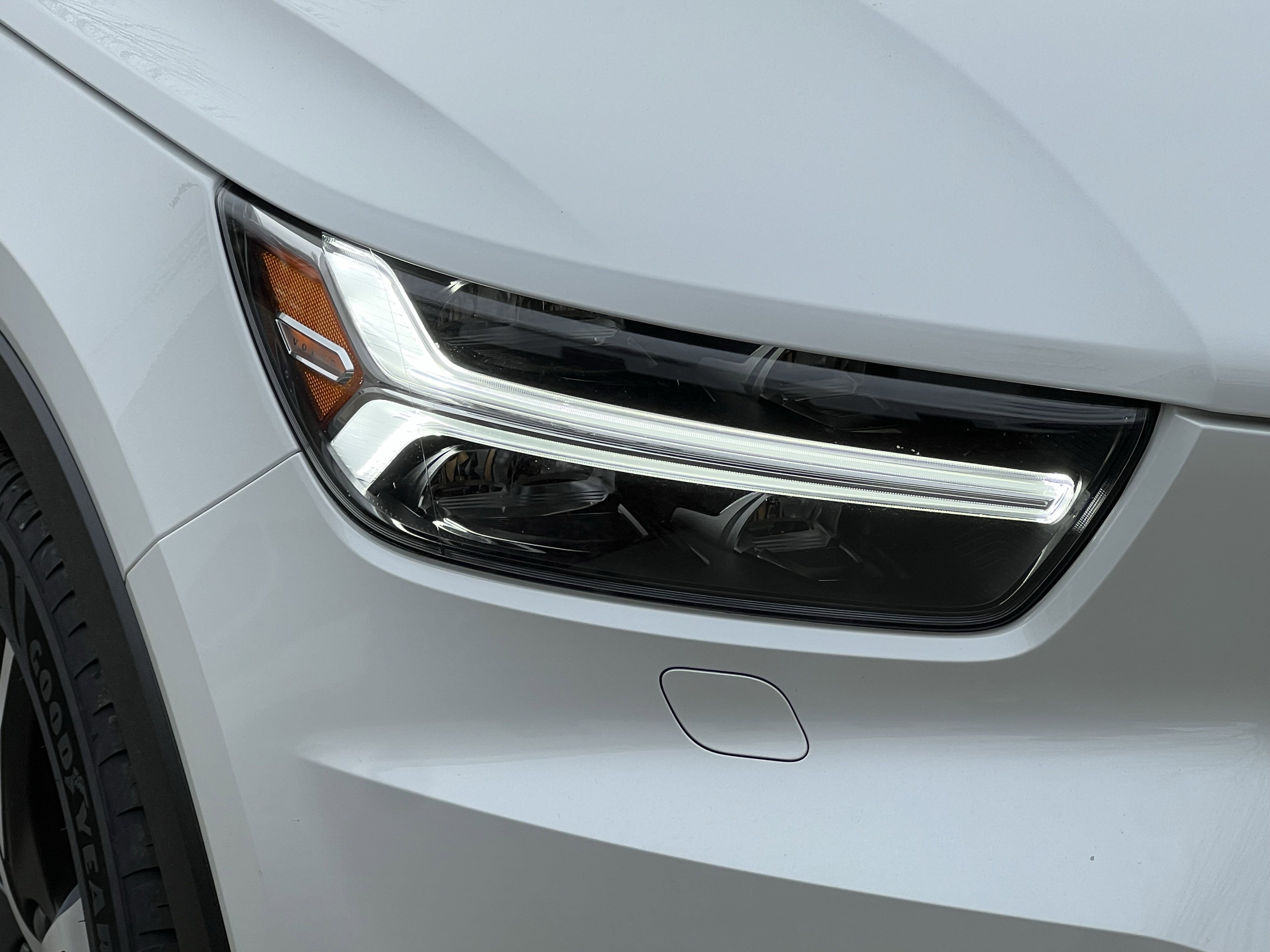 Used 2021 Volvo XC40 T5 R-Design w/ Advanced Package image 11