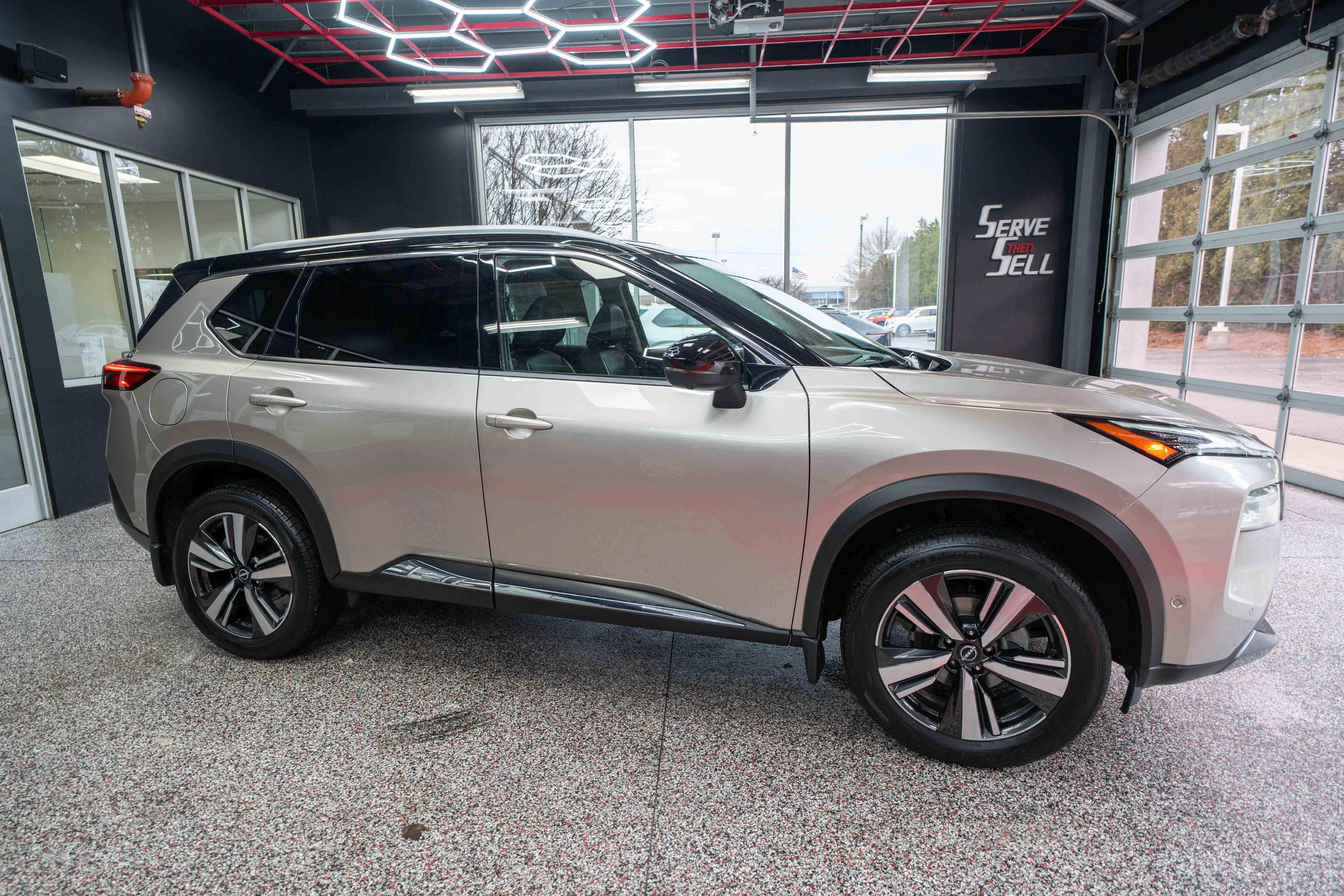 Used 2023 Nissan Rogue SL w/ SL Premium Package image 5