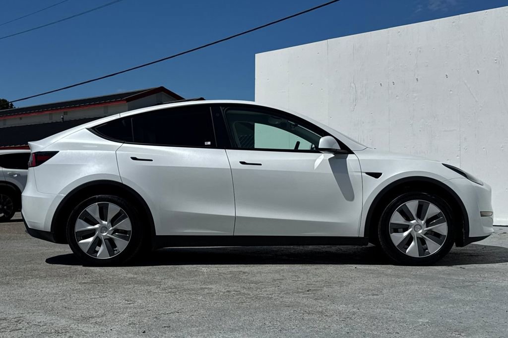 Used 2023 Tesla Model Y Long Range AWD/4WD image 2