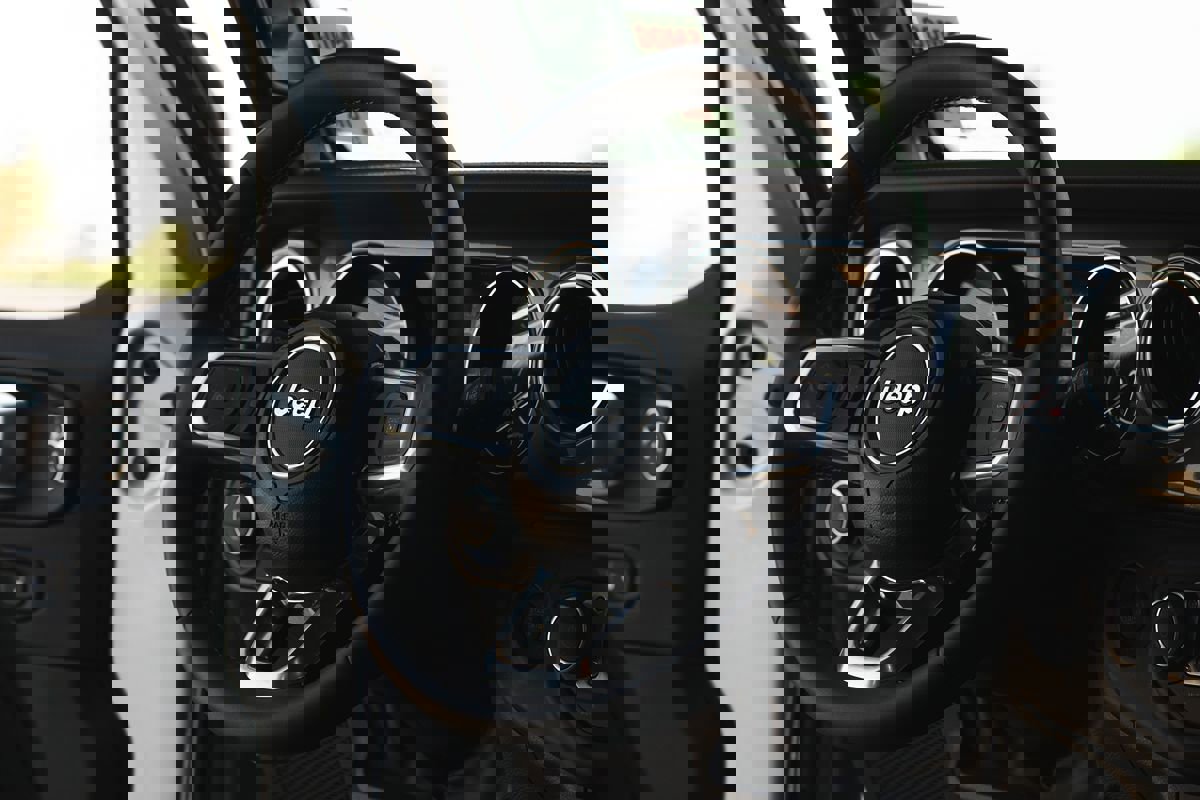 Used 2023 Jeep Gladiator Overland image 19