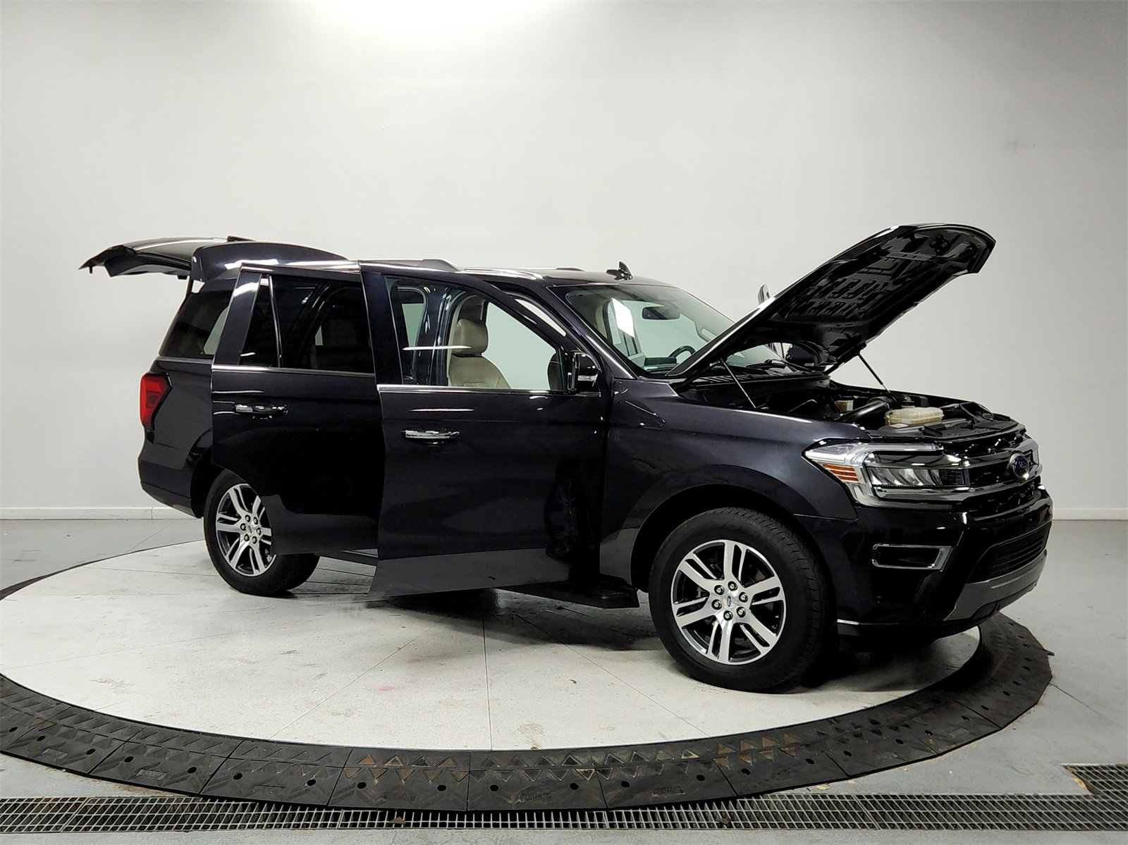 Used 2024 Ford Expedition Limited image 9