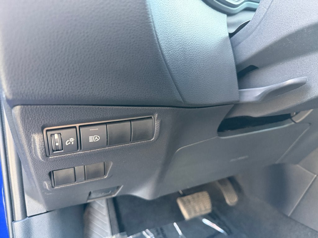 Used 2024 Toyota Corolla Cross LE w/ Moonroof Package AWD/4WD image 19