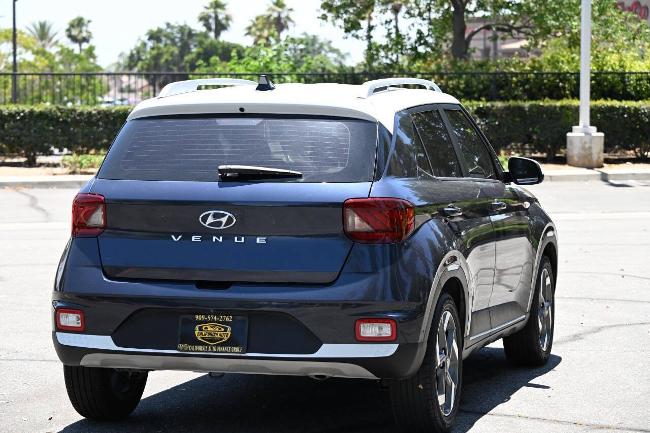 Used 2022 Hyundai Venue Limited FWD image 5