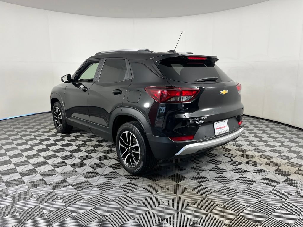 Certified 2024 Chevrolet TrailBlazer LT w/ LT Cold Weather Package AWD/4WD image 13
