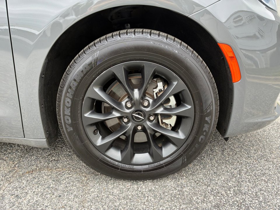 Used 2021 Chrysler Pacifica Touring-L w/ S Appearance Package FWD image 29