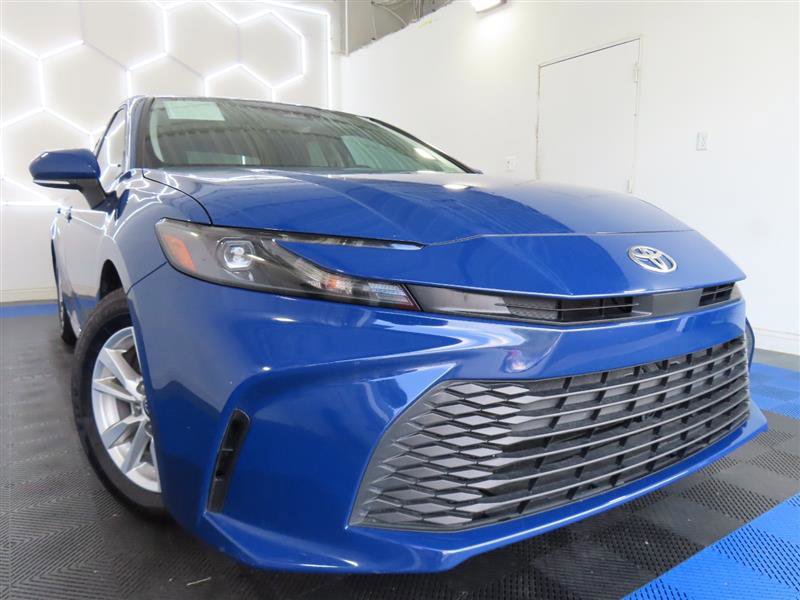 Used 2025 Toyota Camry LE image 3