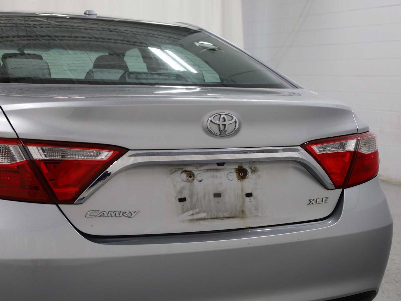 Used 2017 Toyota Camry XLE w/ Moonroof Package FWD image 8